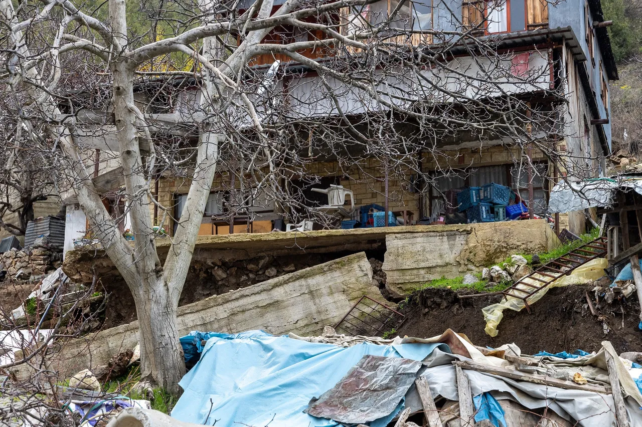 Mersin’deki heyelanda ilk rapor! 65 hasar gördü