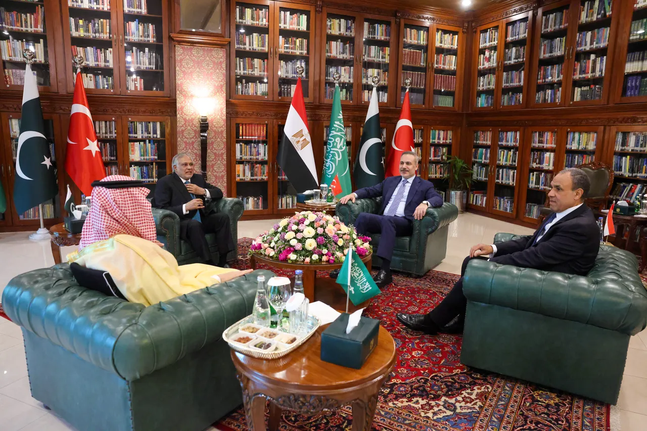 İslamabad’da İran savaşı gündeminde bir araya gelen Dışişleri Bakanı Hakan Fidan, Pakistan Dışişleri Bakanı Muhammed İshak Dar, Mısır Dışişleri Bakanı Bedir Abdulati ve Suudi Arabistan Dışişleri Bakanı Faysal bin Ferhan iki gün süren bir zirve düzenledi.