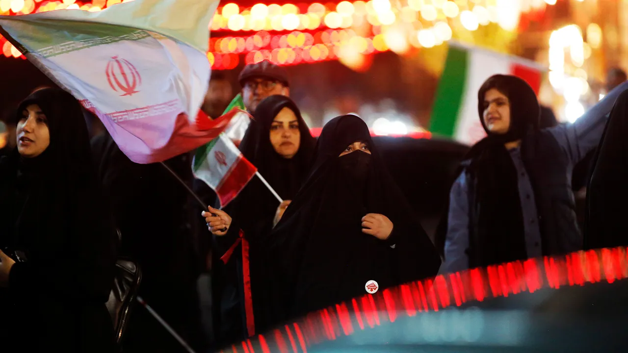 Tahran'da halk, ABD-İsrail saldırılarını protesto için sokaklarda