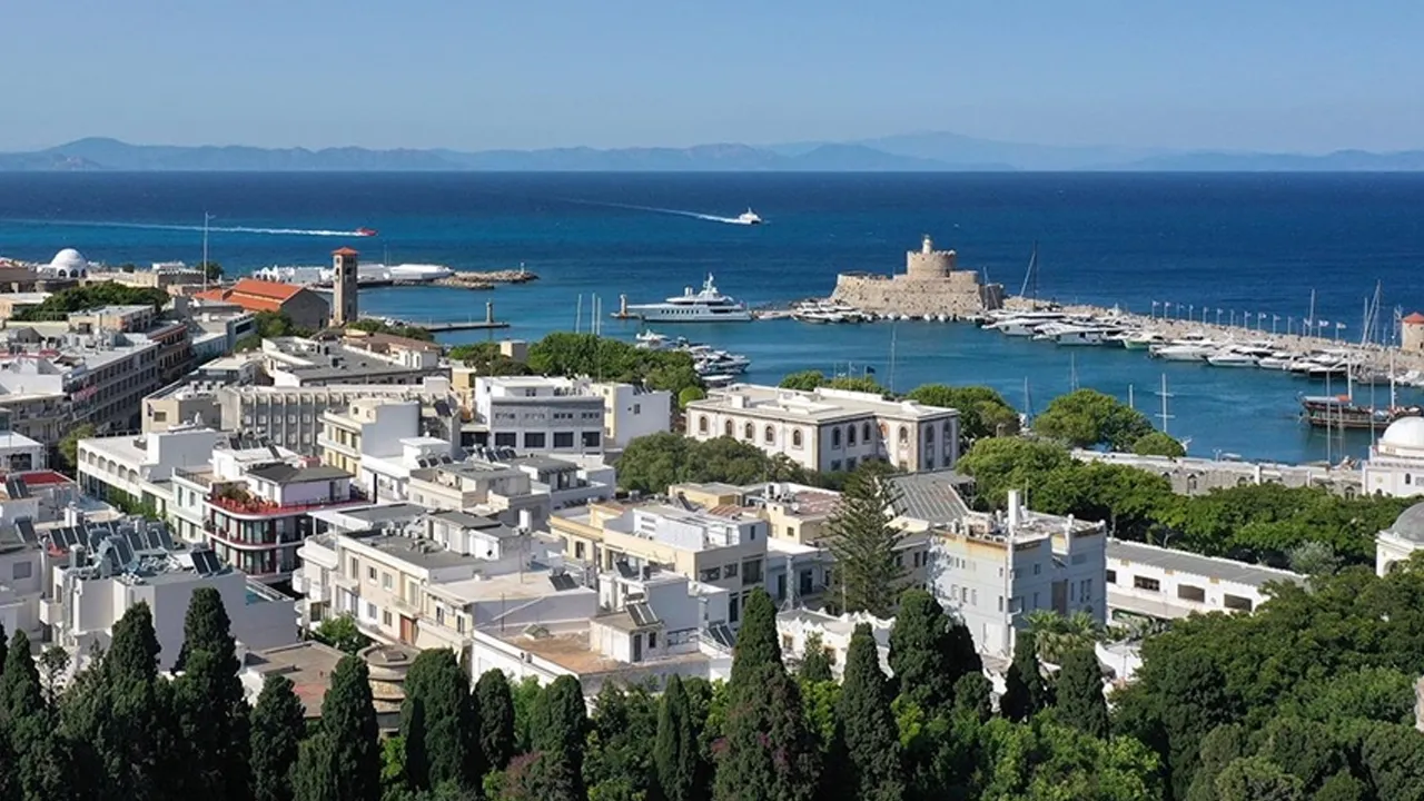 Yunanistan duyurdu! Türklere yönelik ekspres vize uygulamasında süre uzadı