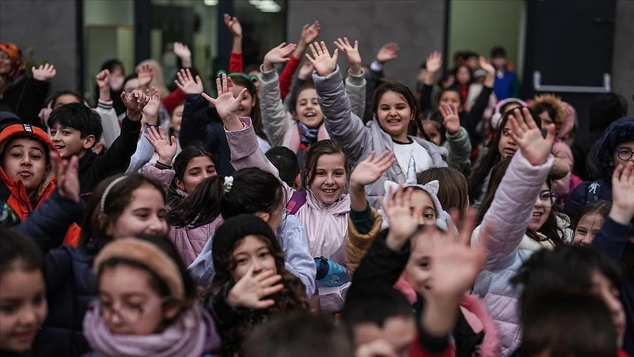 13 Mart okullar tatil mi, yoklama alınacak mı, ders işlenecek mi? 2026 ikinci ara tatile geri sayım başladı!