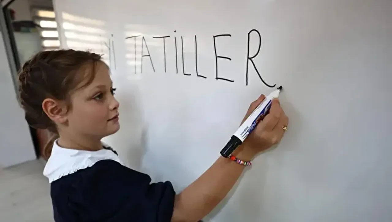 13 Mart okullar tatil mi, yoklama alınacak mı, ders işlenecek mi? 2026 ikinci ara tatile geri sayım başladı!