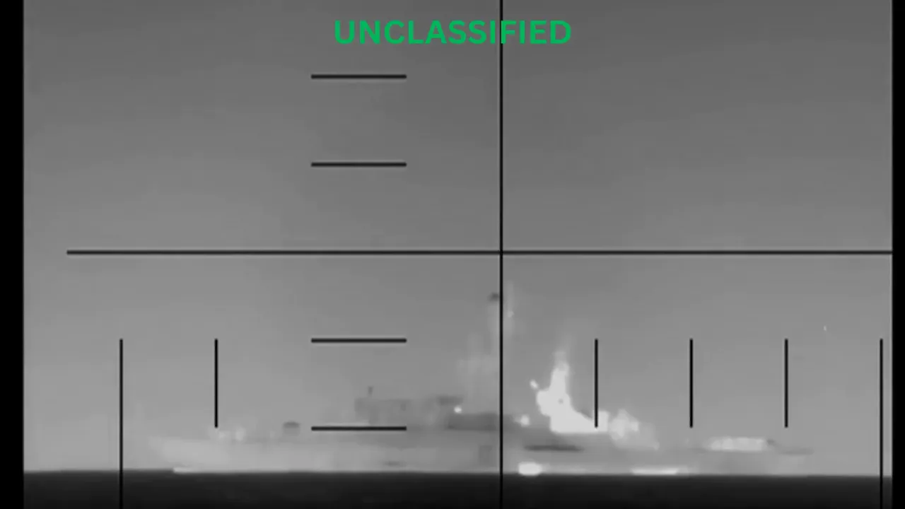 Sri Lanka kıyılarında bir ABD denizaltısının İran donanmasına ait IRIS Dana fırkateynine torpido attığı an.