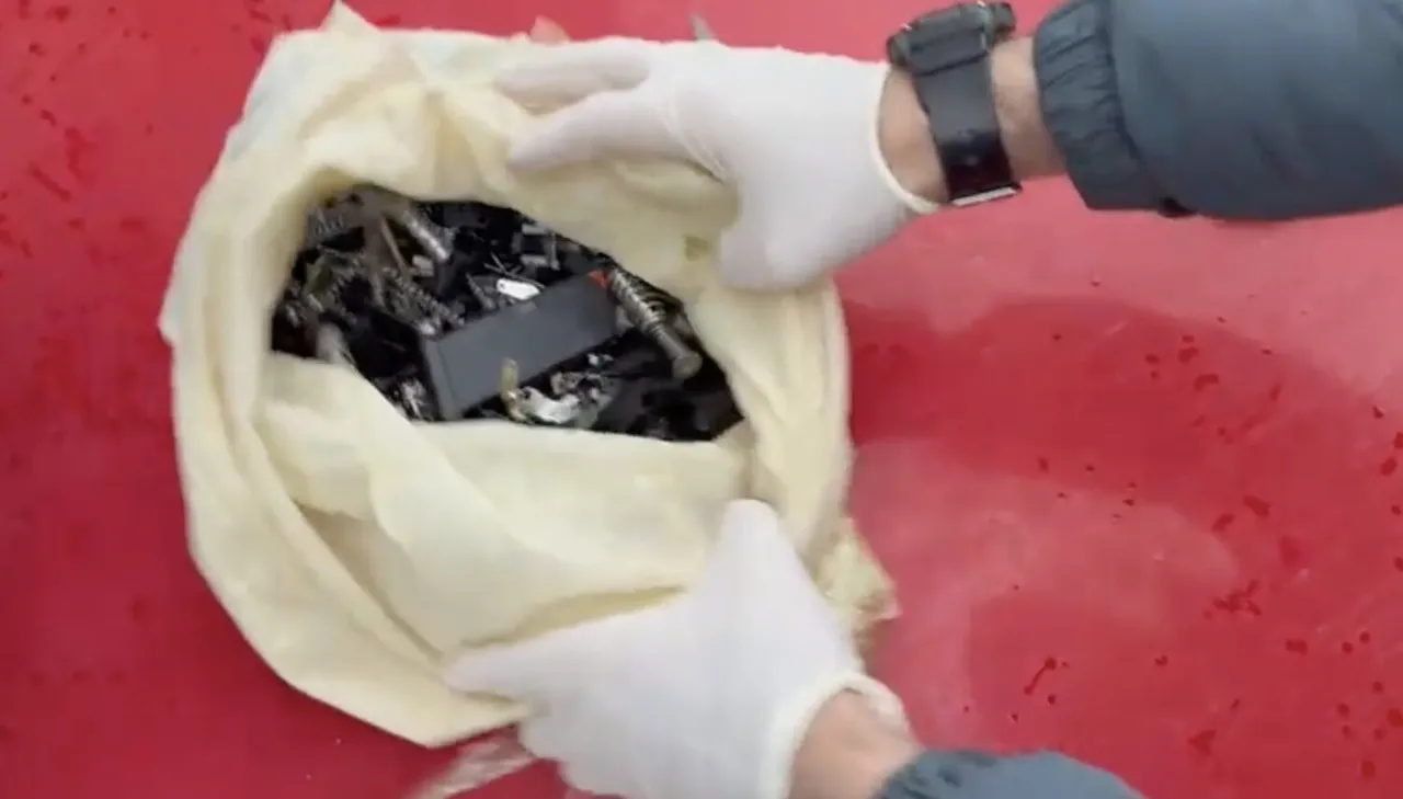 Araba değil cephanelik! Bin 460 adet silah parçası ele geçirildi