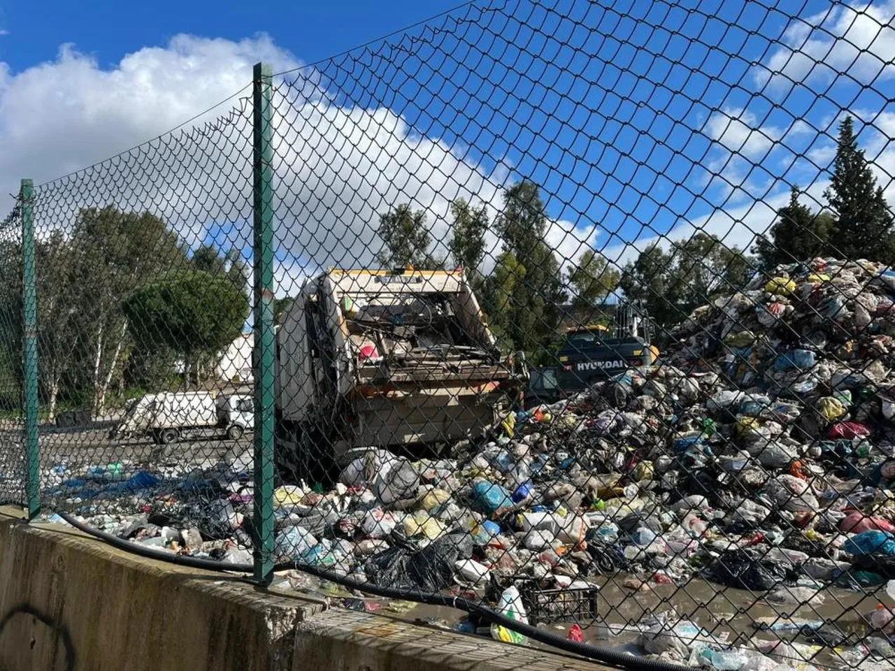 Çöp dağları arasında çalışan işçiler isyan etti: “Nefes alamıyoruz!”