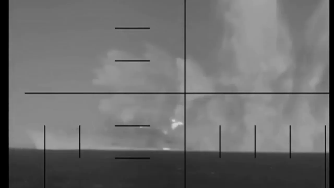 Sri Lanka kıyılarında bir ABD denizaltısının İran donanmasına ait IRIS Dana fırkateynine torpido attığı an.