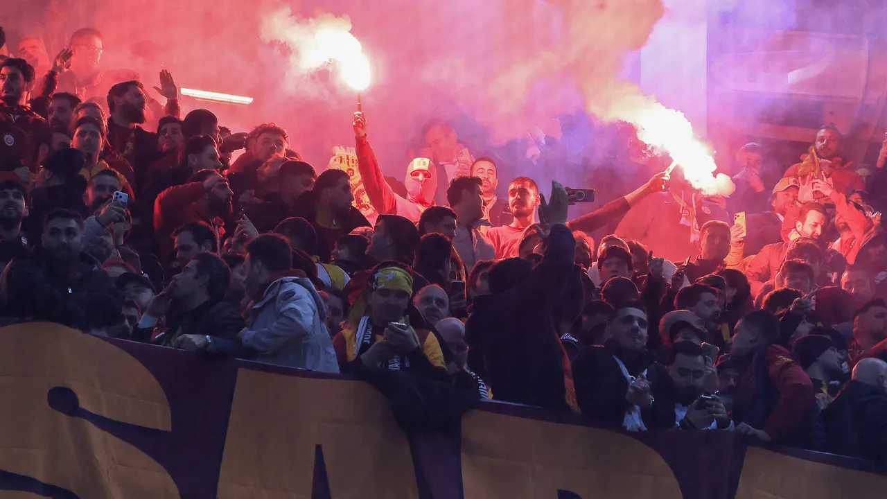 UEFA duyurdu: Galatasaray'a verilen 'seyircisiz oynama' cezanın 3 nedeni