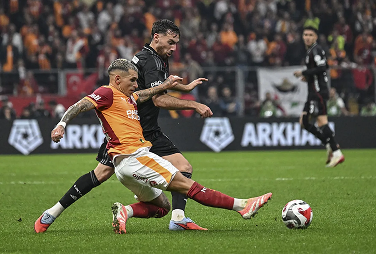 Galatasaray ile Beşiktaş arasında ligin ilk devresinde oynanan maç 1-1 sonuçlanmıştı.