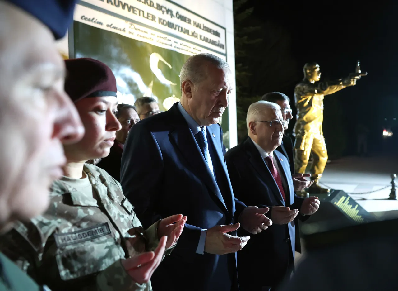 Cumhurbaşkanı Erdoğan, Ömer Halisdemir'in şehit olduğu yerde dua etti! Yanındaki isim dikkat çekti
