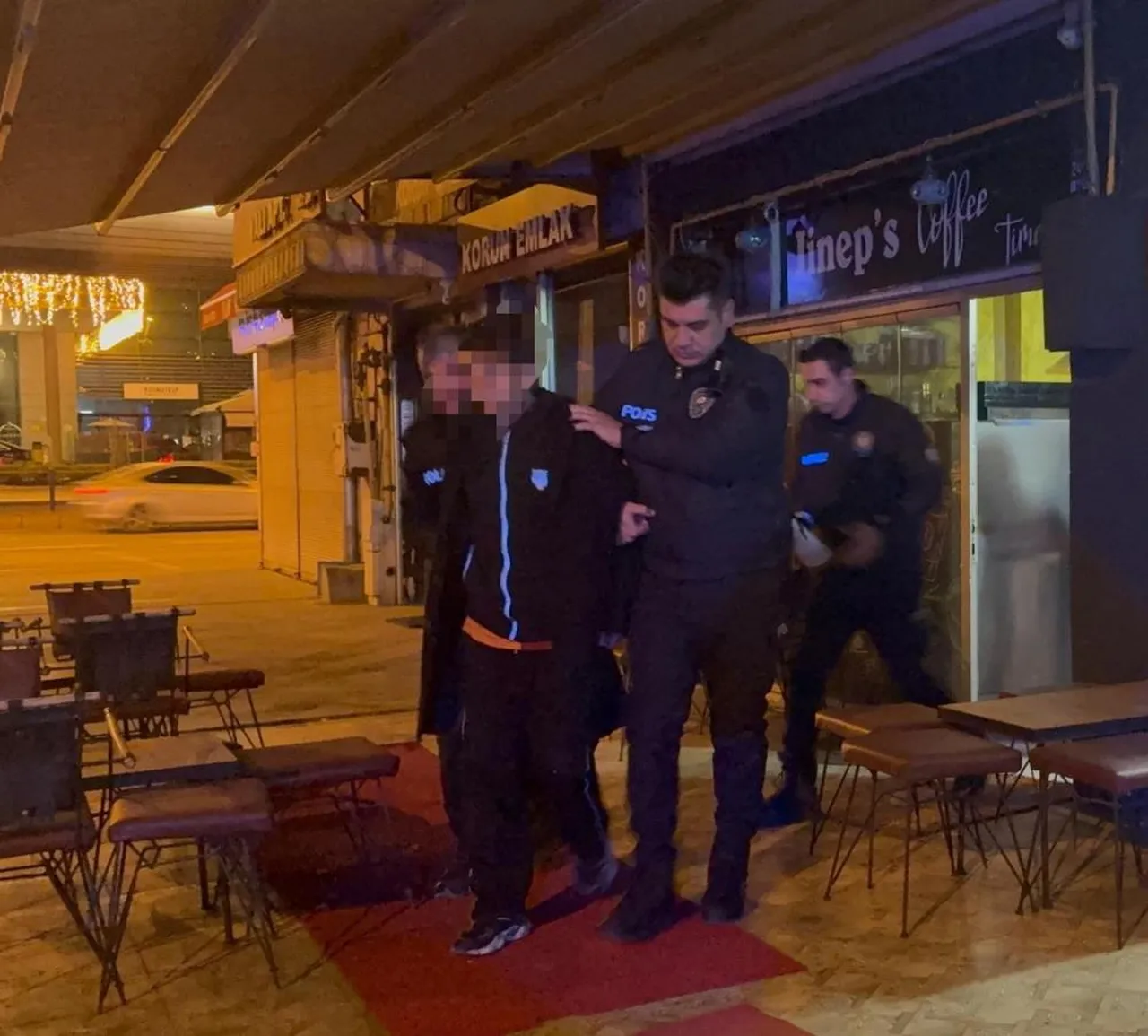 Hırsızlığın böylesi! Yemek yedi, ısındı, TV bile izledi