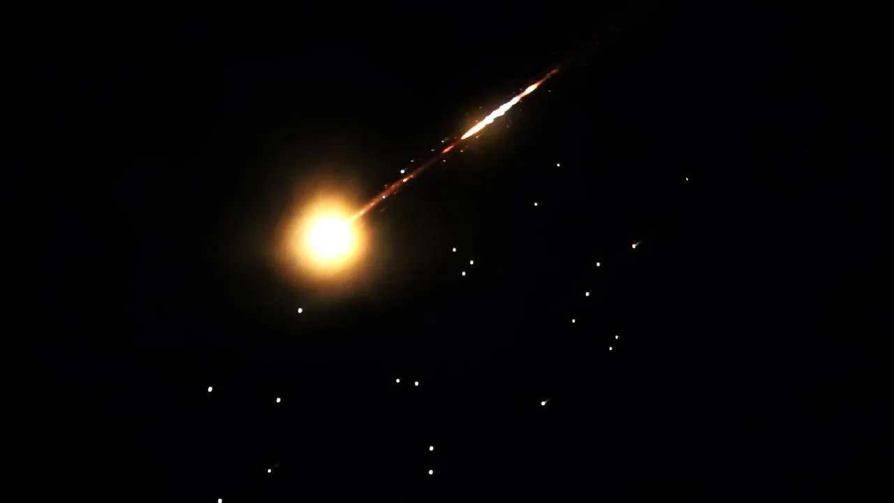 İran, İsrail'e yeni saldırı dalgası başlattı! Füzeler peş peşe havalandı