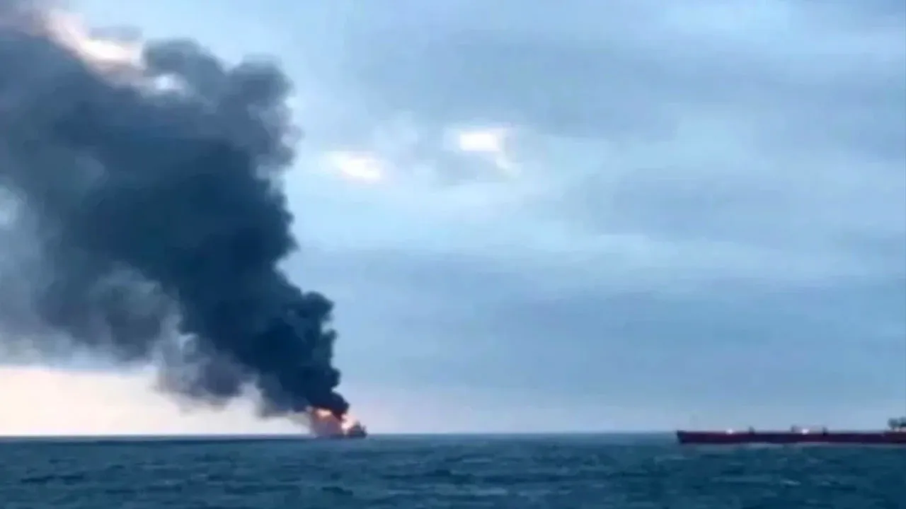 Kuveyt açıklarındaki petrol tankerinde patlama! Kara suları tartışması var