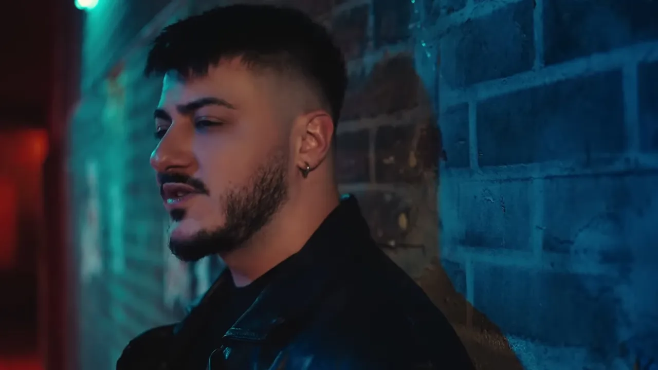 Semicenk evinde bayıldı! Apar topar hastaneye kaldırıldı