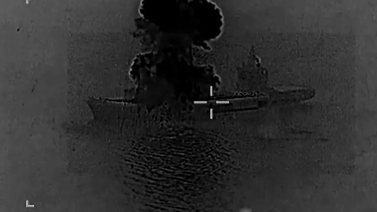 ABD, İran’ın ait İHA gemisini vurdu