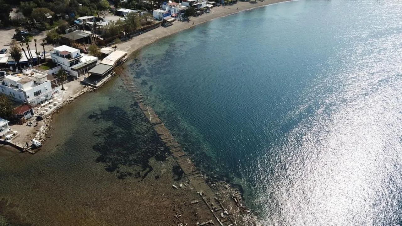 Bodrum'da deniz aniden çekildi! 3 bin 500 yıllık kral yolu ortaya çıktı