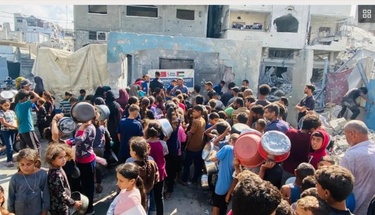 Deniz Feneri’nden Dünya Yetimler Günü’nde 30 ülkede iftar: Yetimler sevinsin dünya güzelleşsin