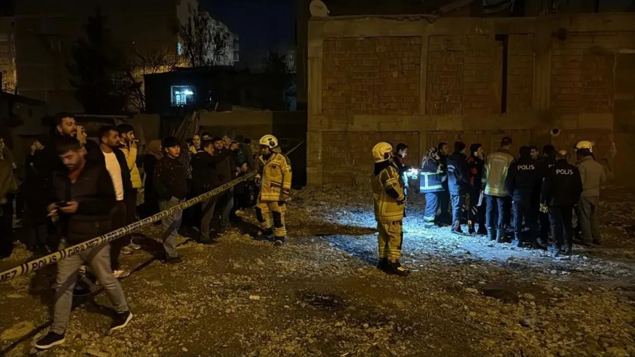 Diyarbakır'da 8 katlı bir bina gece yarısı tahliye edildi! Çıkan sesler insanları sokağa döktü