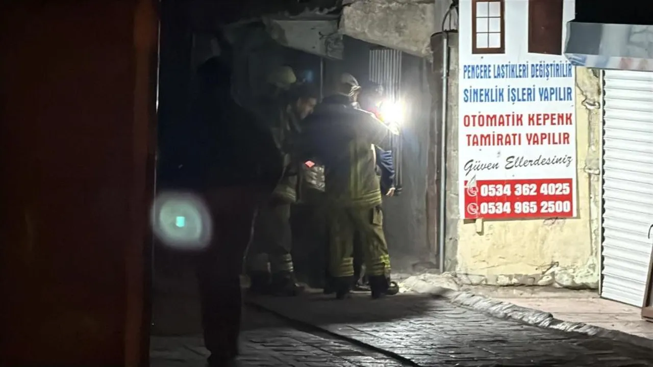 Diyarbakır'da 8 katlı bir bina gece yarısı tahliye edildi! Çıkan sesler insanları sokağa döktü