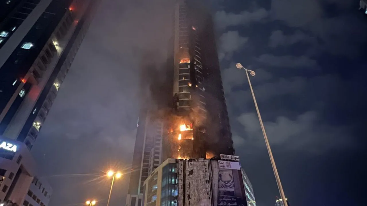 İran, Bahreyn'de 2 oteli bombaladı