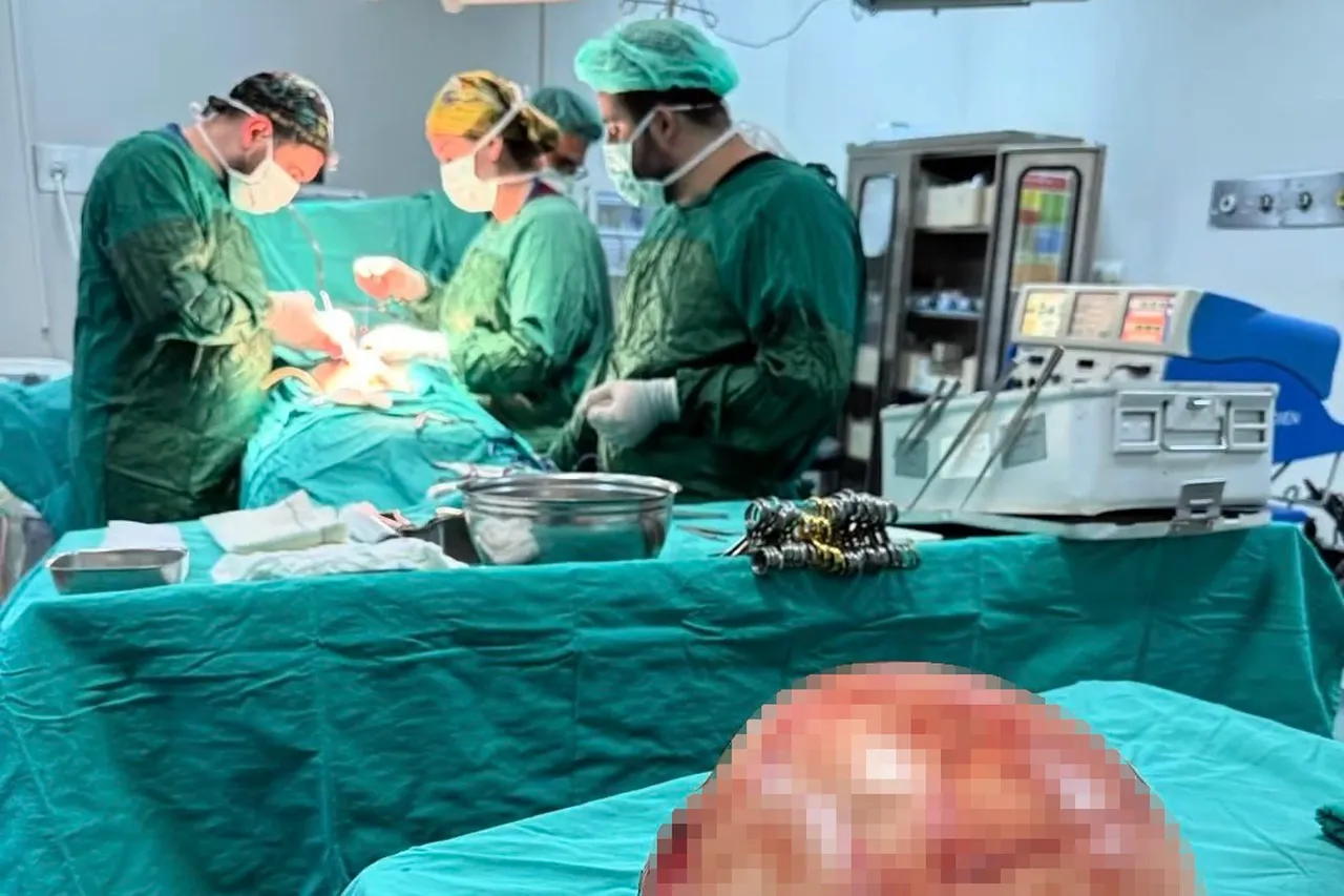 Karın ağrısı şikayetiyle gitti, karnından 35 santimetrelik kitle çıkarıldı