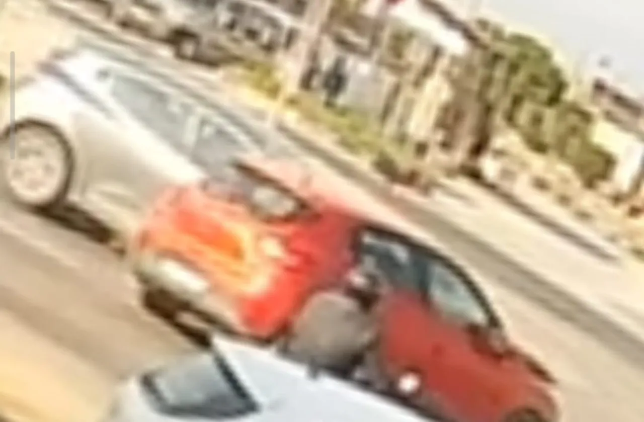 Manisa'da korkutan kaza! 3 kişinin yaralandığı kaza anı kamerada