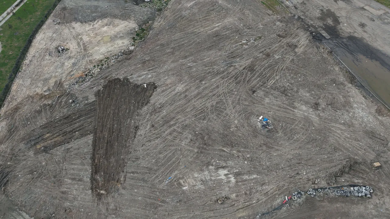 Tepki çeken manzara son buluyor: Tarihi Kazlıçeşme Meydanı’nda bulunan moloz yığınları kaldırılıyor