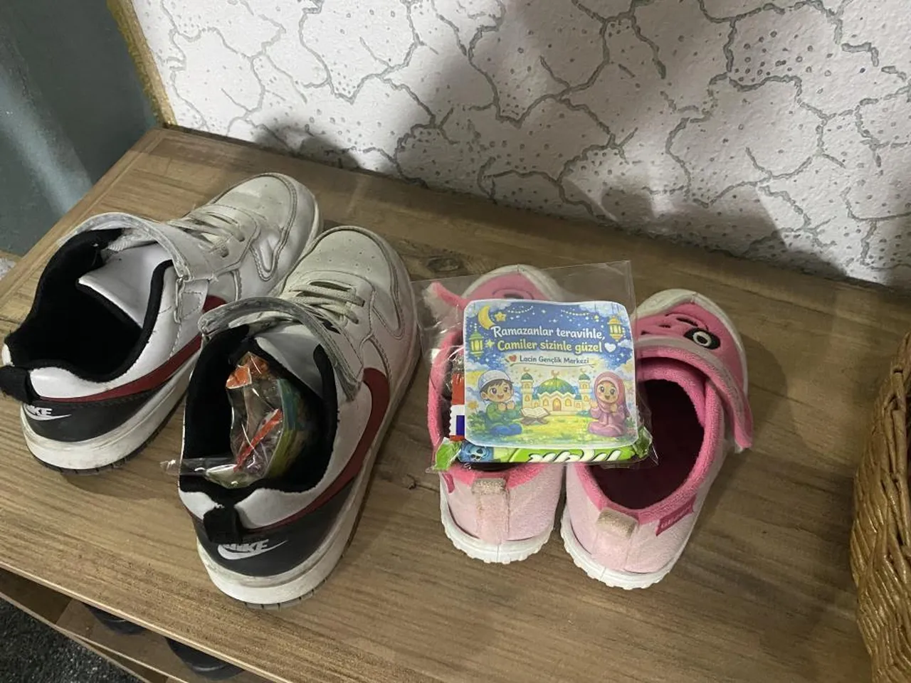 Teravih namazına giden çocuklara en tatlı hatıra