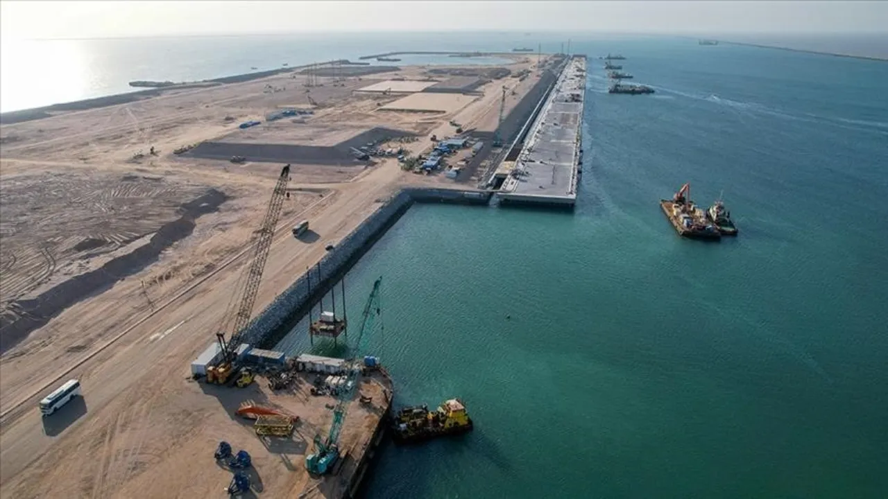 Türkiye merkez ülke olabilir! Hürmüz Boğazı kapandı, ticaret için 2 güvenli yol kaldı