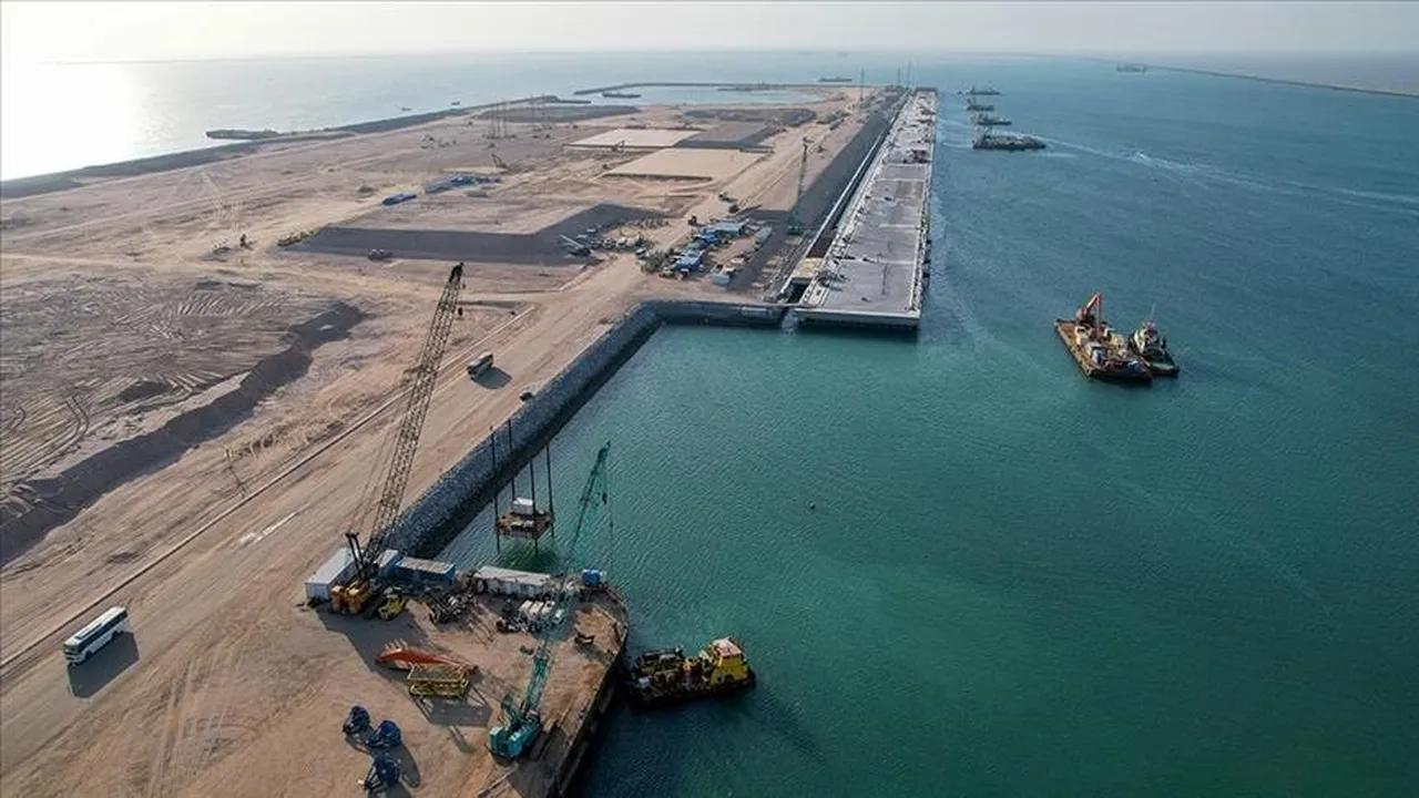 Türkiye merkez ülke olabilir! Hürmüz Boğazı kapandı, ticaret için 2 güvenli yol kaldı