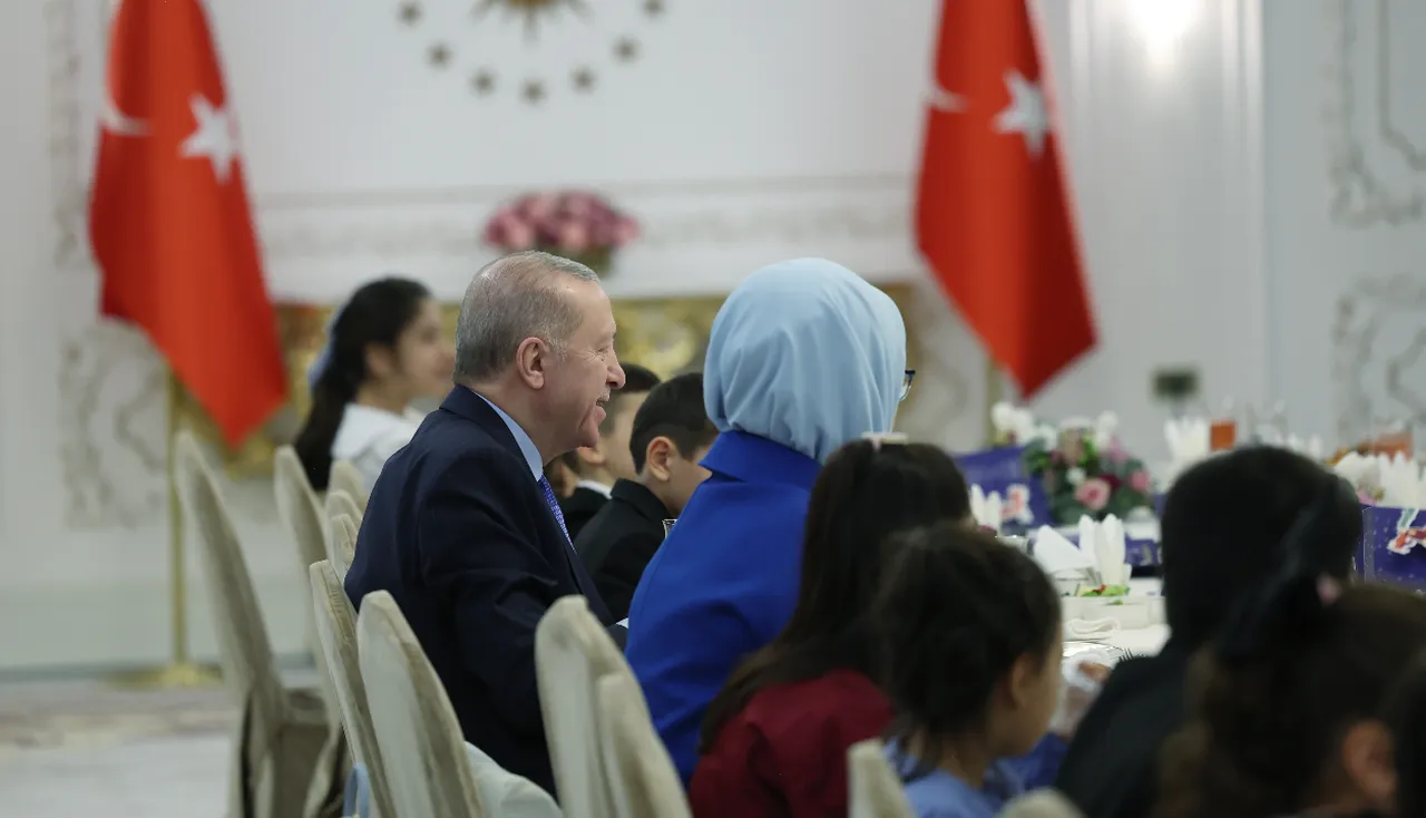 Vahdettin Köşkü'nde duygulandıran anlar! Çocuklardan Erdoğan'a doğum günü sürprizi