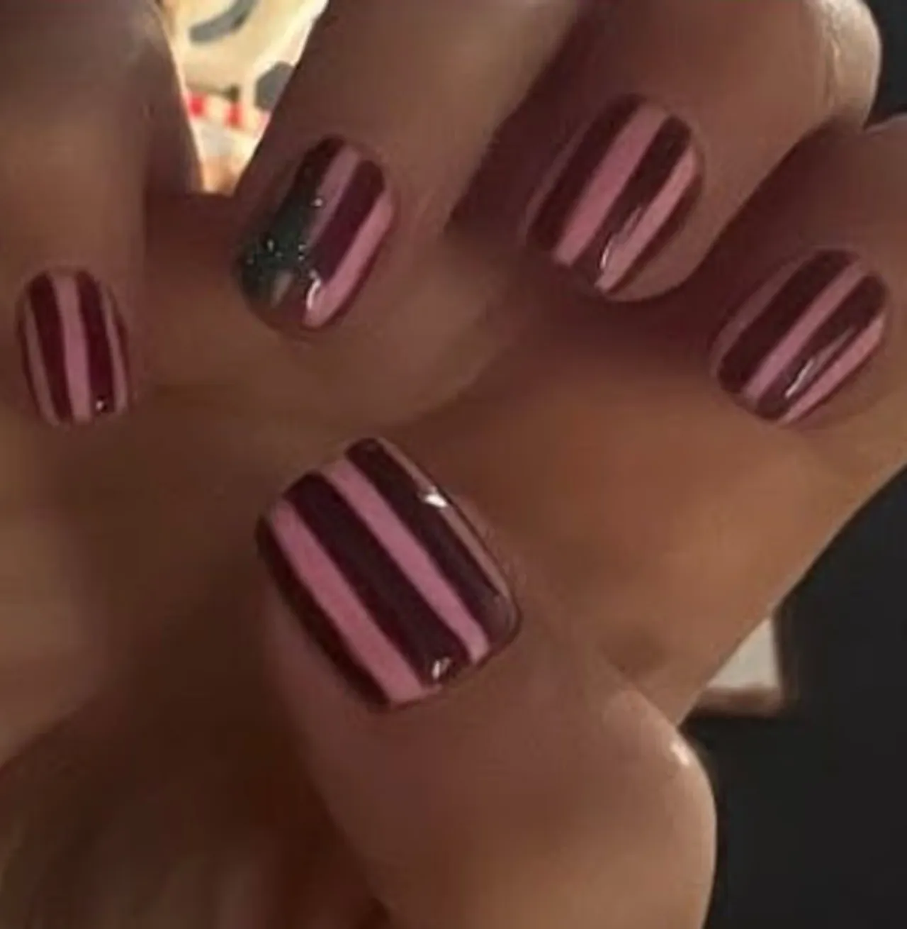 Yaptırdığı manikür sonrası tırnakları yeşile döndü, kötü koku yayıldı! Kabus tam 2 ay sürdü