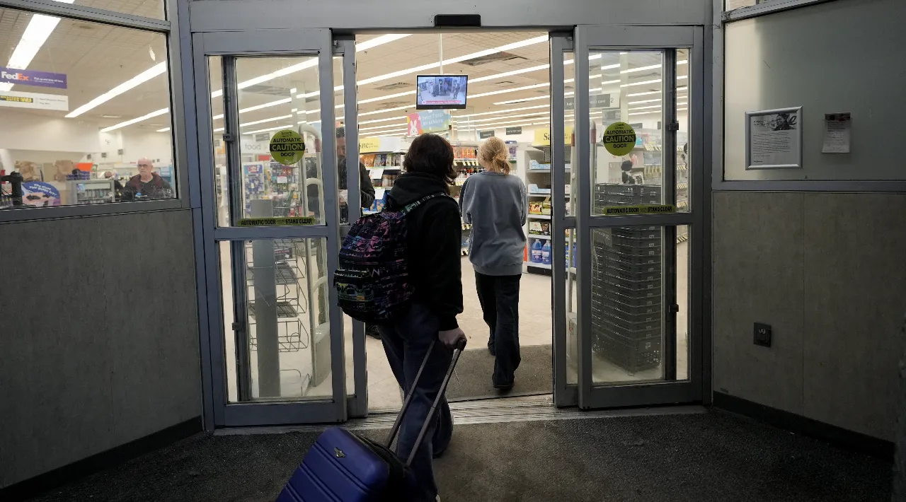 ABD'li ünlü zincirden radikal karar! Önce ürünleri kilitlediler, şimdi çalışanlara kamera geliyor
