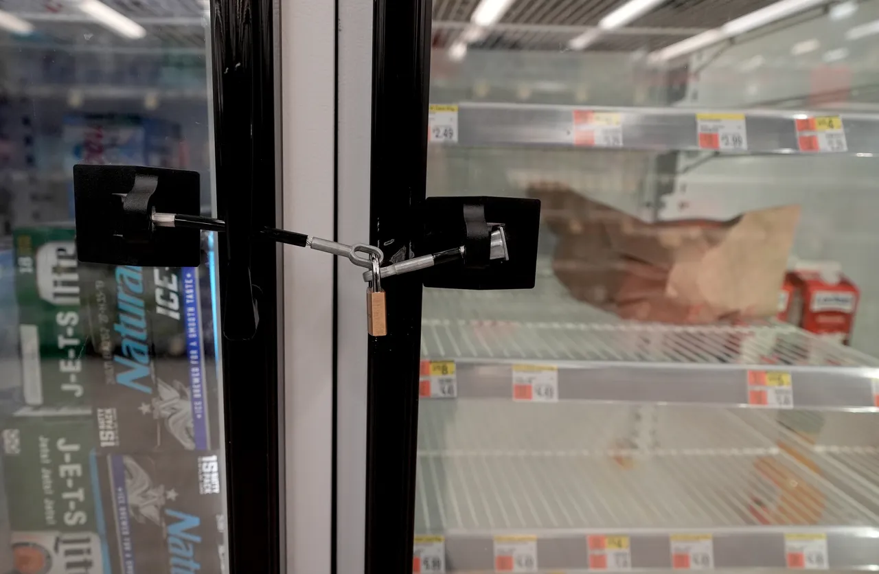 ABDli ünlü zincirden radikal karar! Önce ürünleri kilitlediler, şimdi çalışanlara kamera geliyor