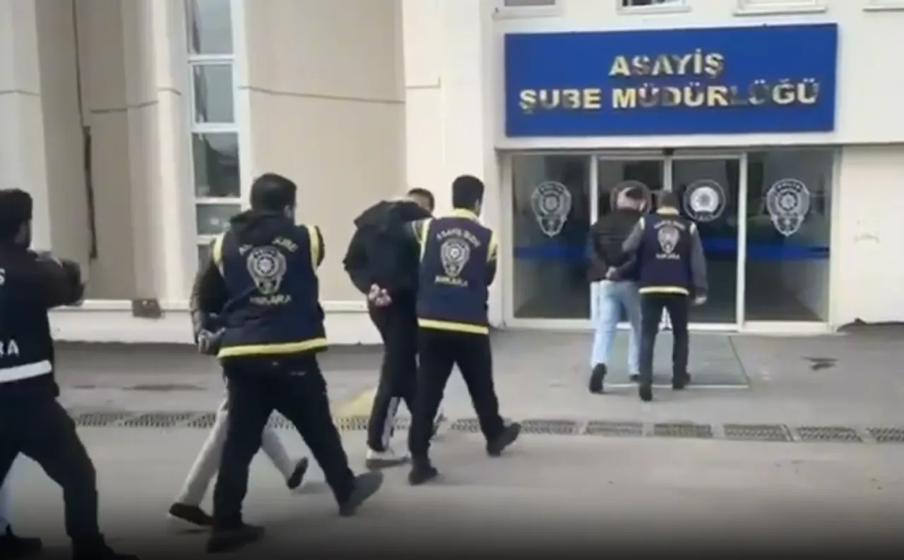 Ankara'da 'albüm' operasyonu! Sosyal medyada silahlı fotoğraf paylaşan 26 şüpheli gözaltında