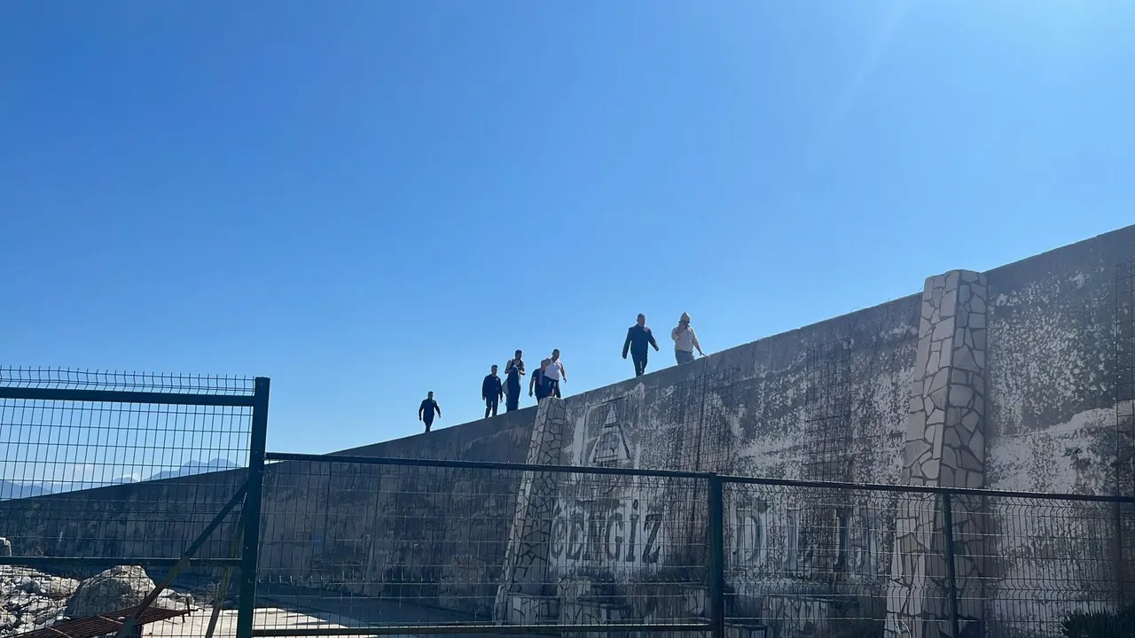 Balıkçı teknesi göz göre göre battı! 3 kişi böyle kurtuldu