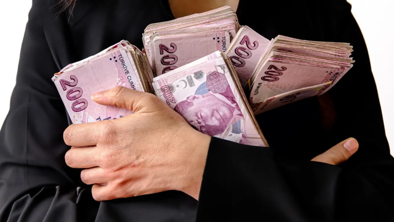 Bankaların emekli promosyon yarışında akılalmaz rakam! 100 bin liralık paket...