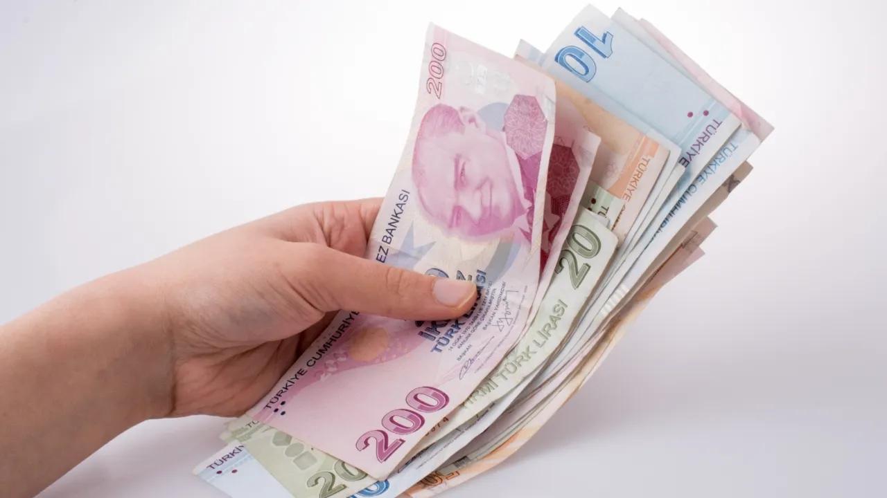 Bankaların emekli promosyon yarışında akılalmaz rakam! 100 bin liralık paket...