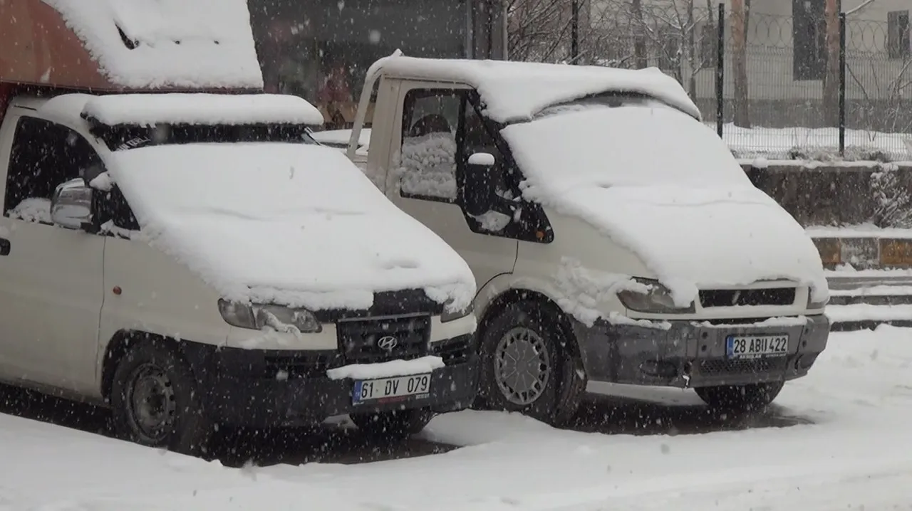 Bir kentimiz martta beyaza büründü! 11 köy yolu ulaşıma kapandı