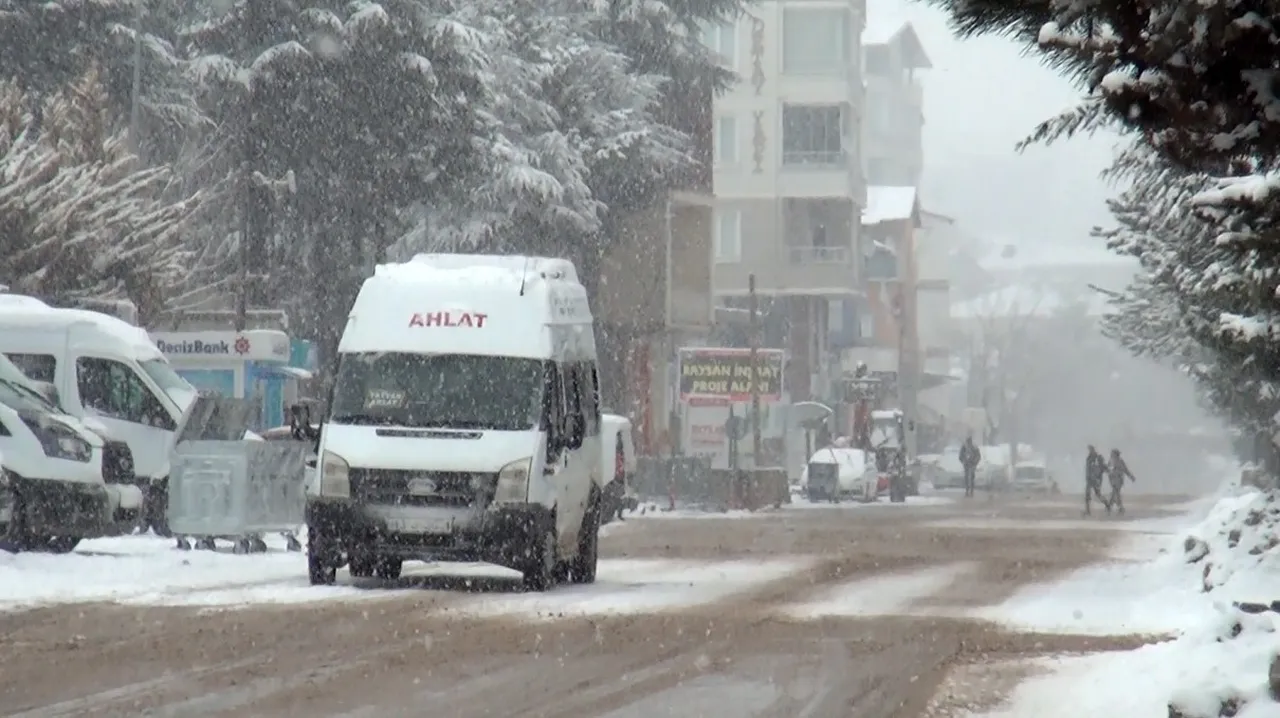 Bir kentimiz martta beyaza büründü! 11 köy yolu ulaşıma kapandı