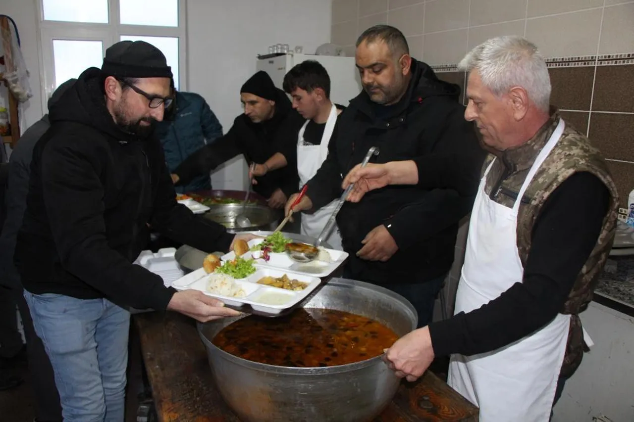 Bu köyde Ramazan'da  yemekleri erkekler yapıyor: Elimizi bile sürmüyoruz!