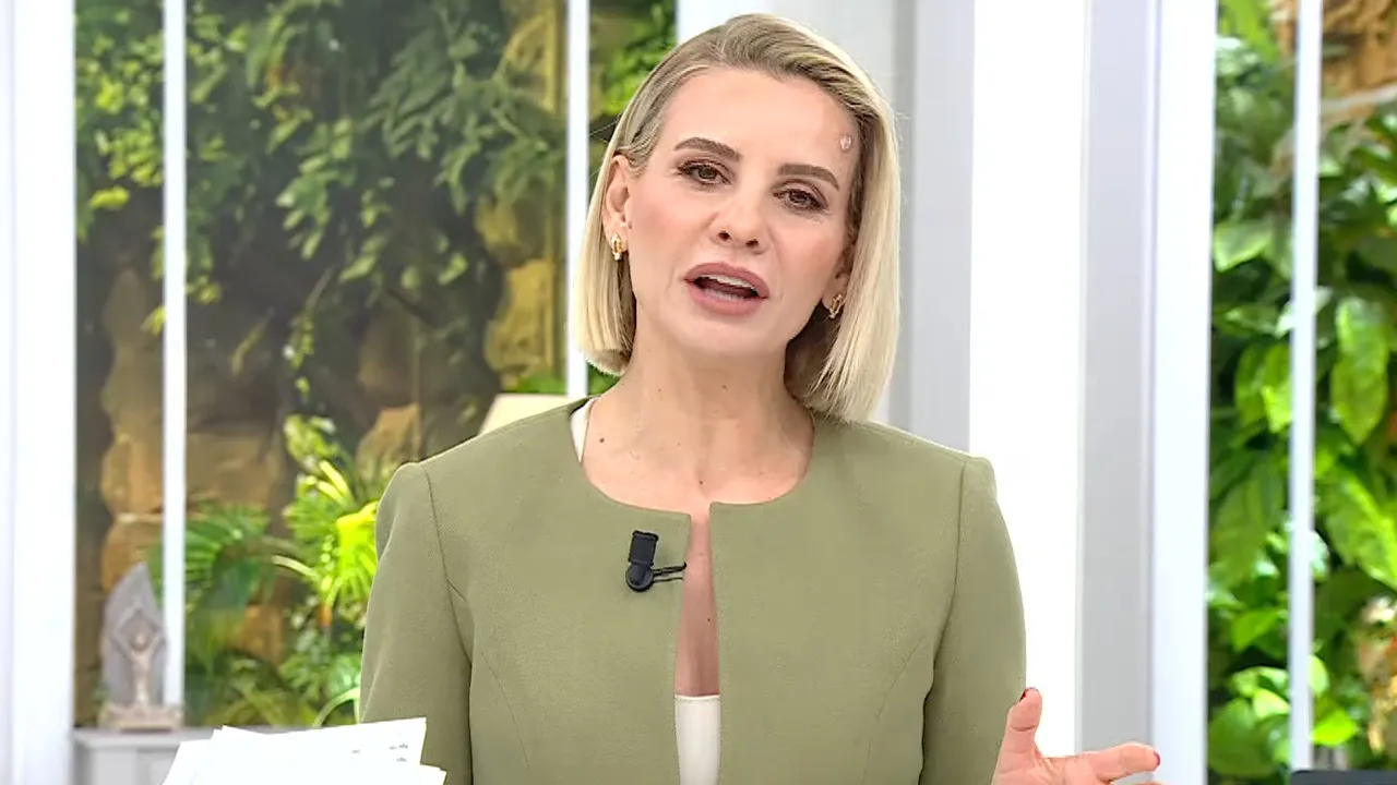 Canlı yayın hazırlığında kaza! Esra Erol’un yüzü yandı