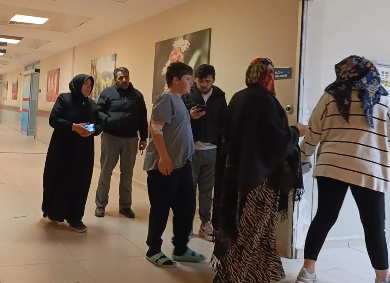 Freni boşalan araç şarampole uçtu! Baba ve oğlu yaralandı