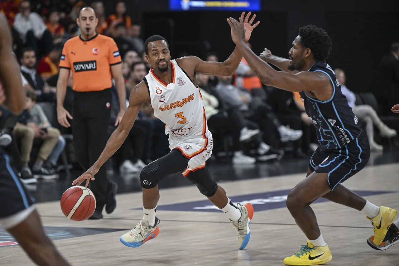 Errick McCollum (Galatasaray MCT Technic) - Jaleen Smith (Türk Telekom)