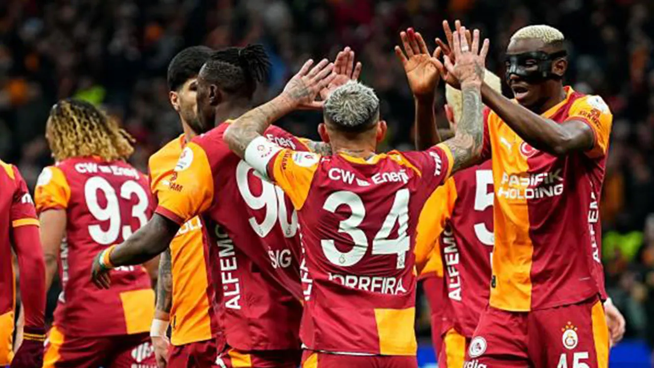 Galatasaraylı yıldızdan taraftarı sevindirecek sözler: Kalmak istiyorum