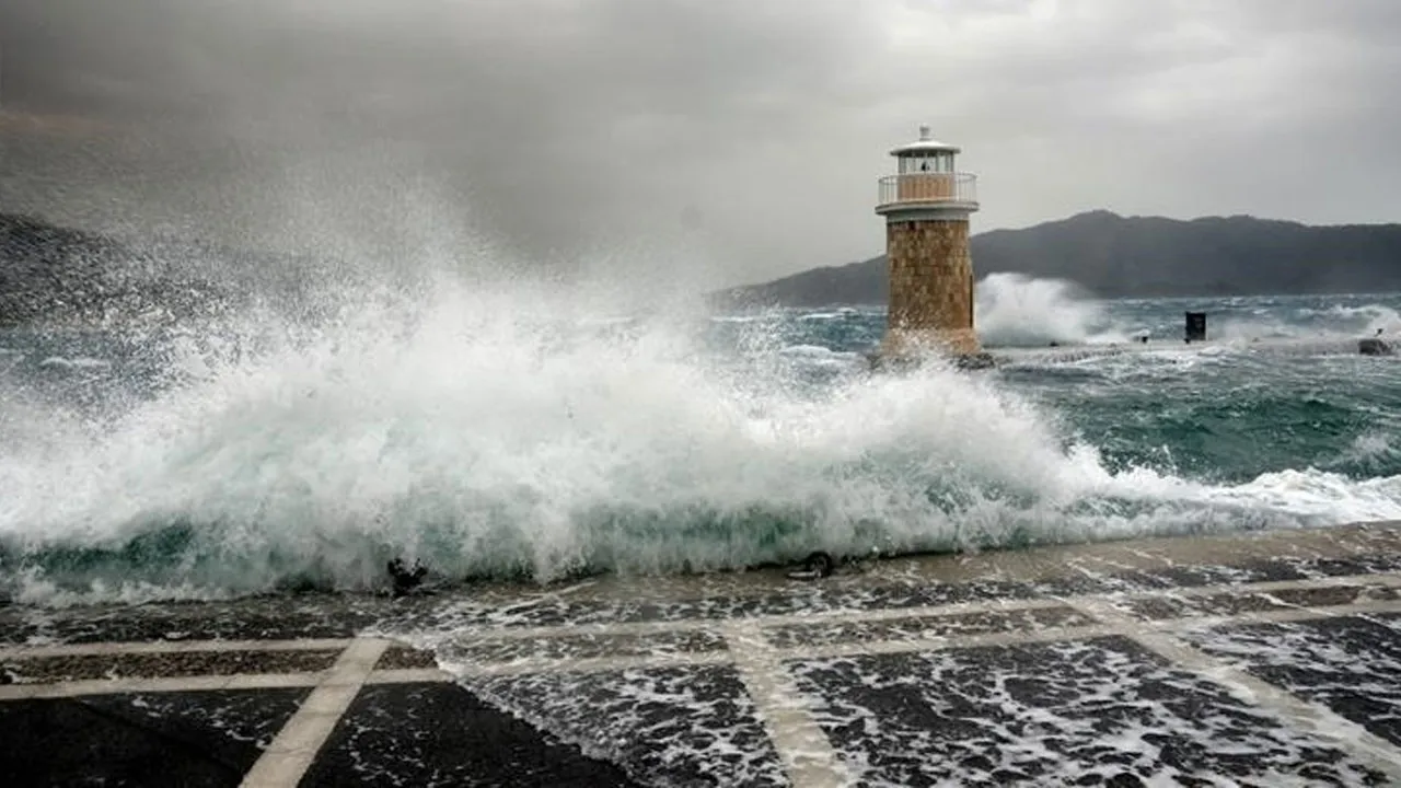 Meteoroloji Akdeniz için uyardı! Kuvvetli fırtına geliyor