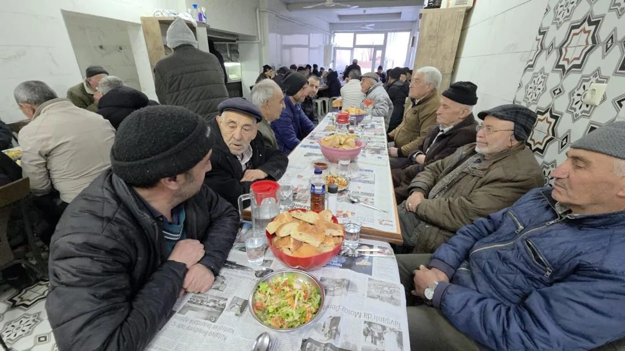 Osmanlı'dan günümüze uzanan gelenek! Her gün 200 kişiye ücretsiz olarak veriliyor