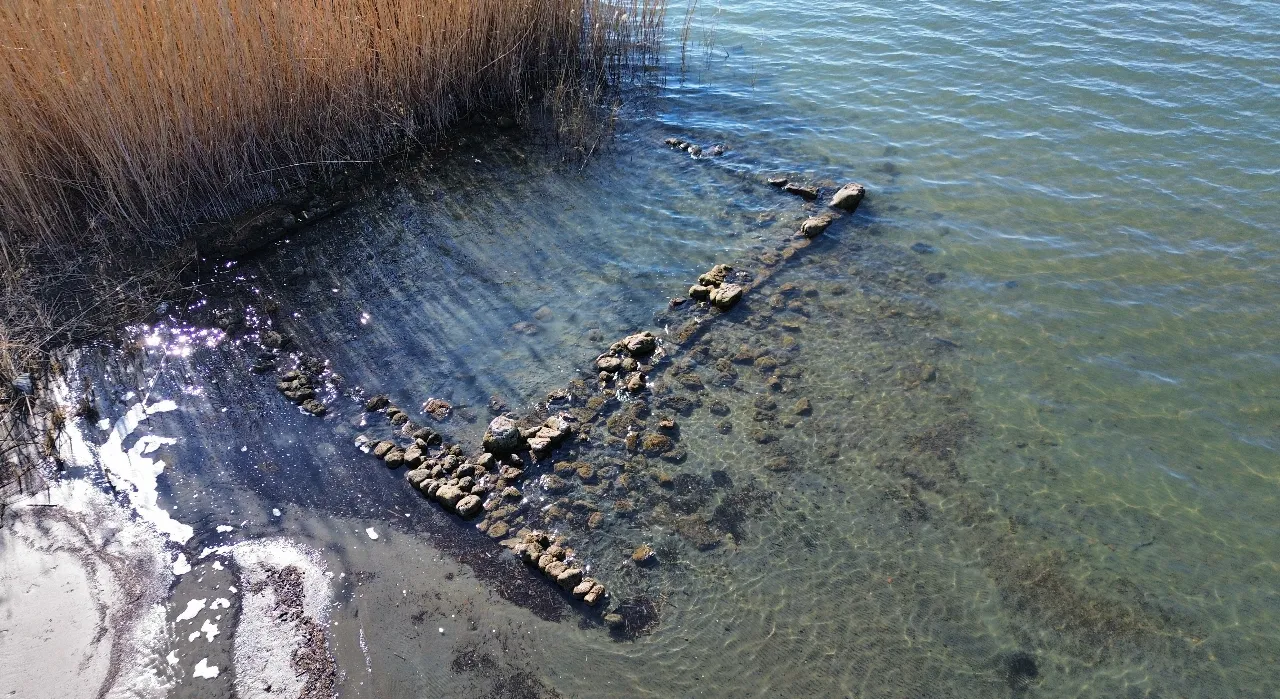 Sular çekildi, tarih belirdi: İznik Gölü’nde antik yapı görüntülendi