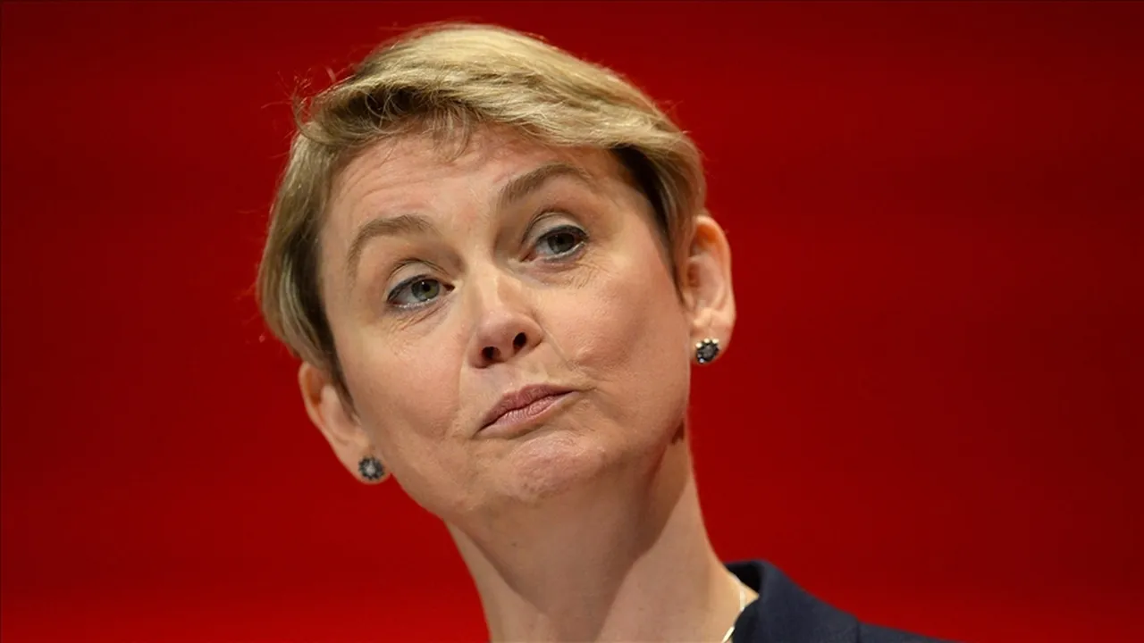 ABD-İngiltere hattında İran krizi! İngiliz bakan Trumpa sert çıkıştı: Sosyal medyadan yapmıyoruz