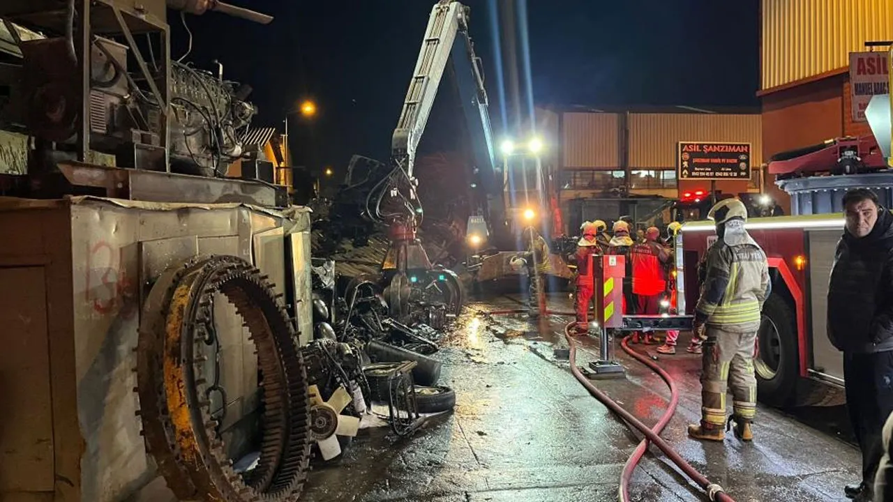 Ankara Hurdacılar Sitesi’nde yangın! 100 araç alevlere teslim oldu