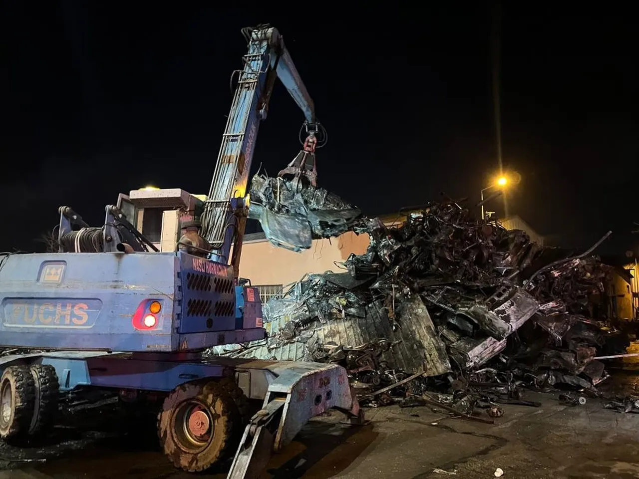 Ankara Hurdacılar Sitesi’nde yangın! 100 araç alevlere teslim oldu